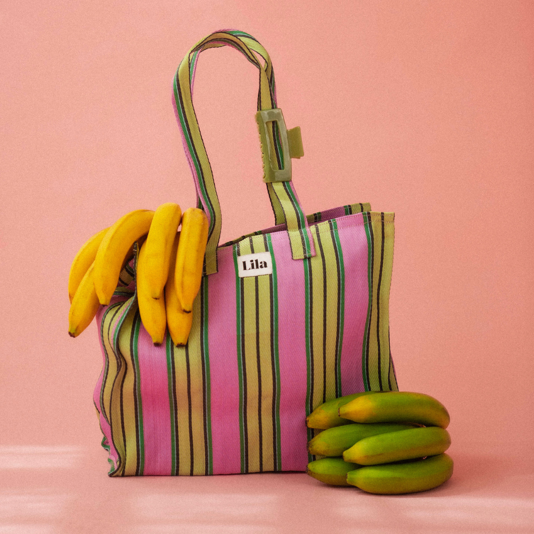 Tragetasche aus recyceltem Nylon – Erdbeer-Matcha-Streifen