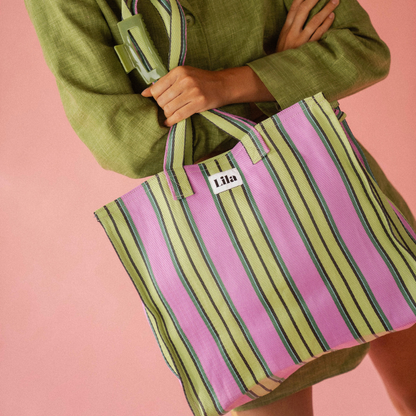 Tragetasche aus recyceltem Nylon – Erdbeer-Matcha-Streifen