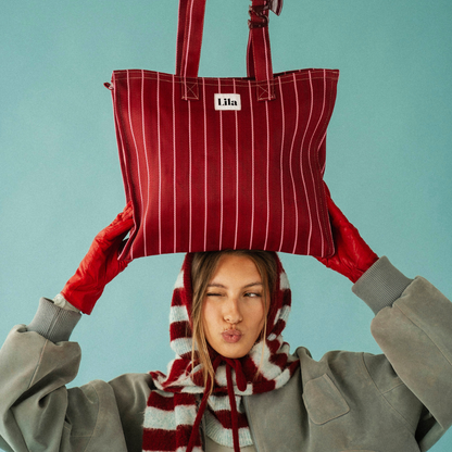 Tragetasche aus recyceltem Nylon – Burgunderrot gestreift